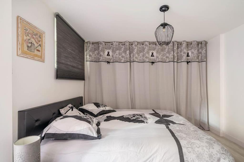 Superbe Appartement Avec Parking Gratuit Lons-le-Saunier Luaran gambar