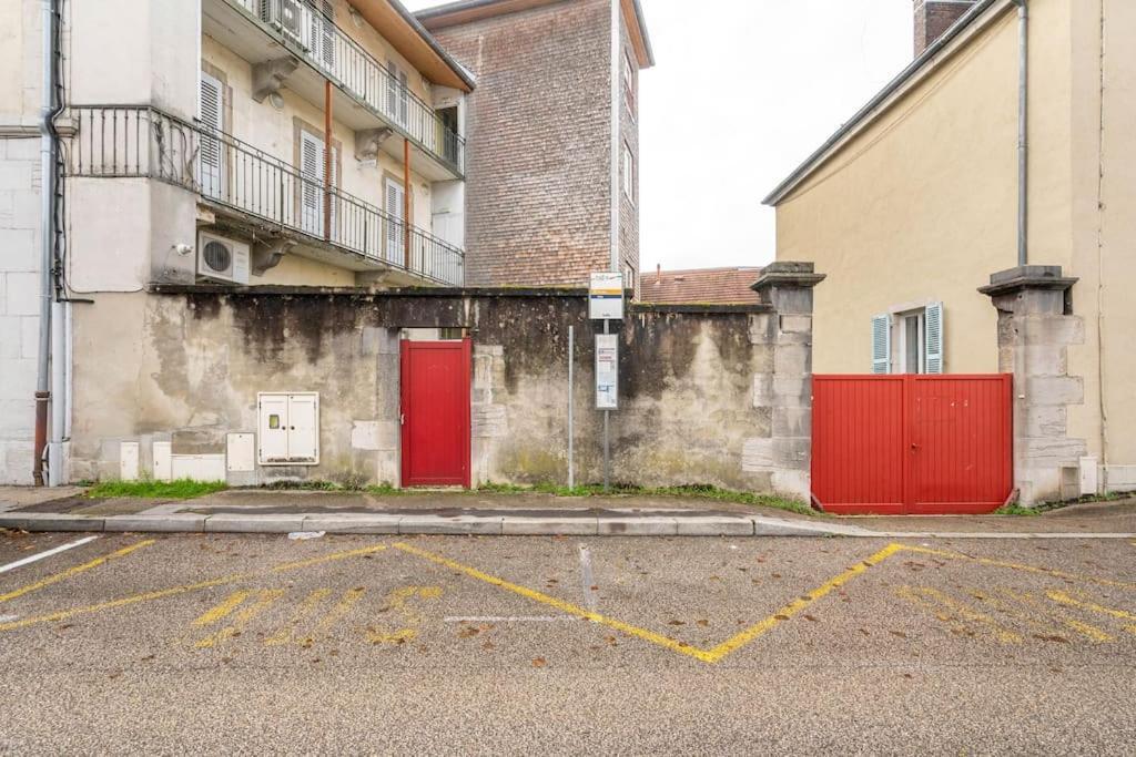 Superbe Appartement Avec Parking Gratuit Lons-le-Saunier Luaran gambar