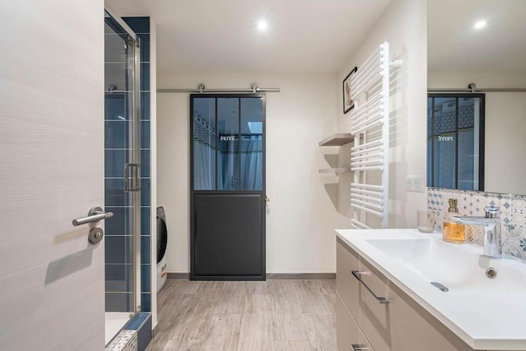 Superbe Appartement Avec Parking Gratuit Lons-le-Saunier Luaran gambar